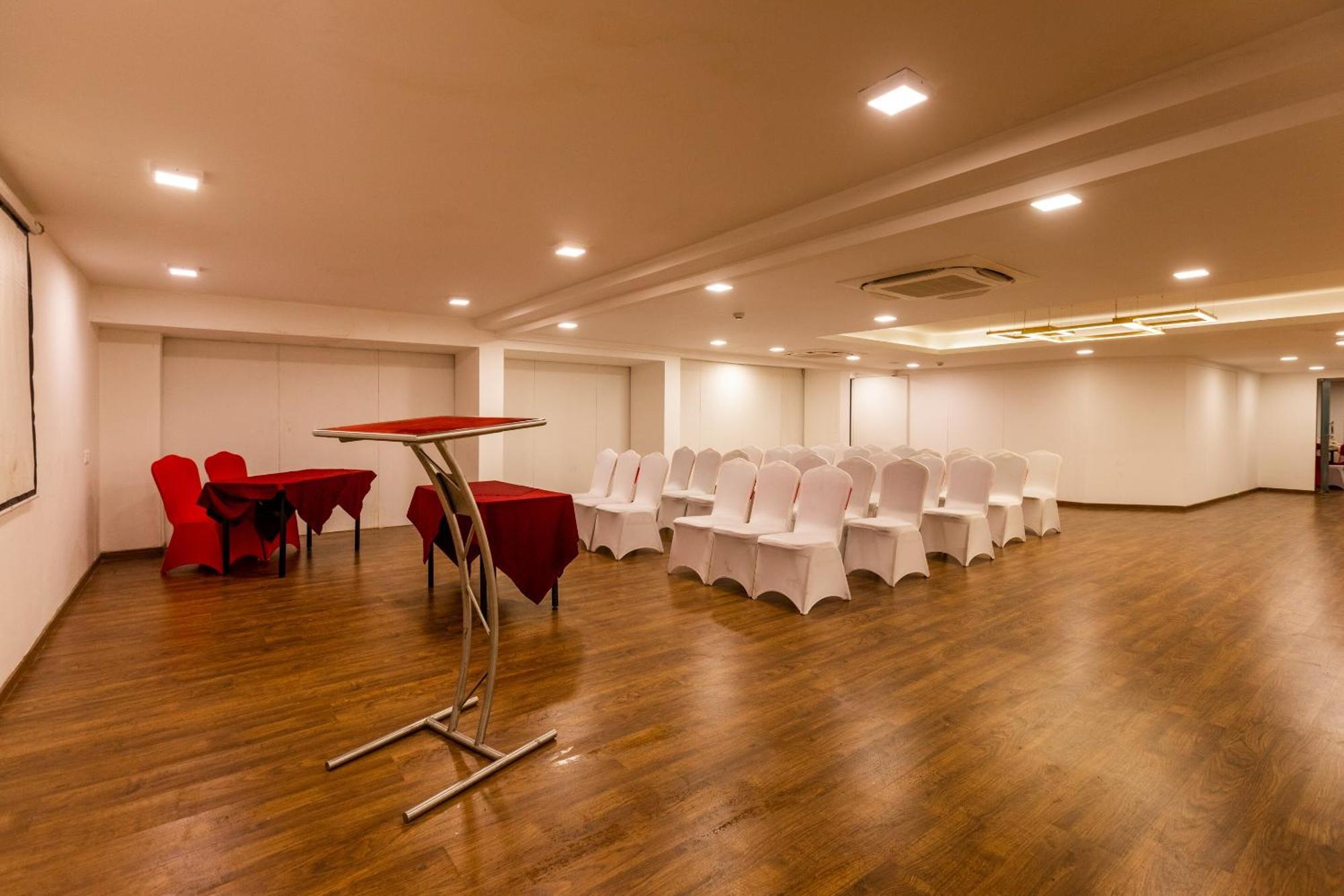 Clubhouse Nami Residency, Ahmedabad Hotel Exterior photo